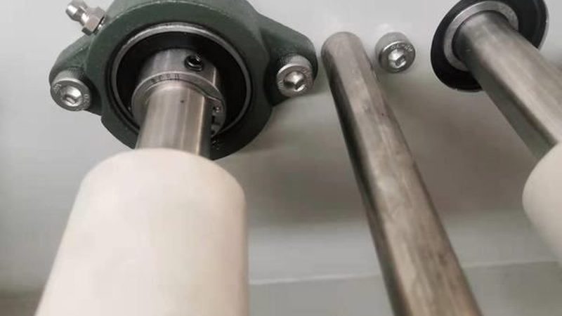 自动送料机直线轴承材质选择：如何根据实际工况精准匹配